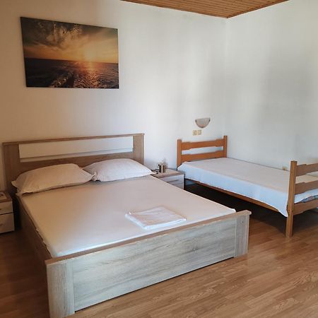 Apartments And Rooms With Parking Space Brela, Makarska - 6895 Εξωτερικό φωτογραφία