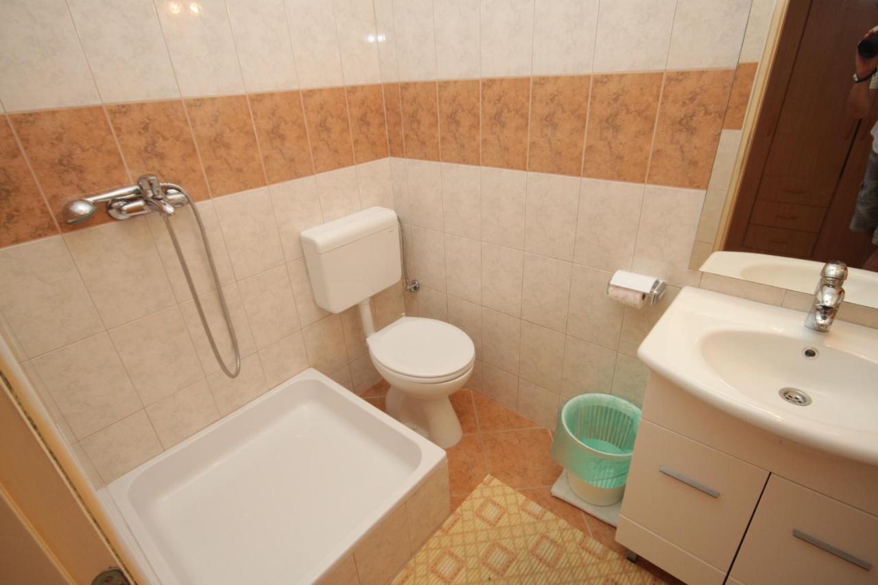 Apartments And Rooms With Parking Space Brela, Makarska - 6895 Εξωτερικό φωτογραφία