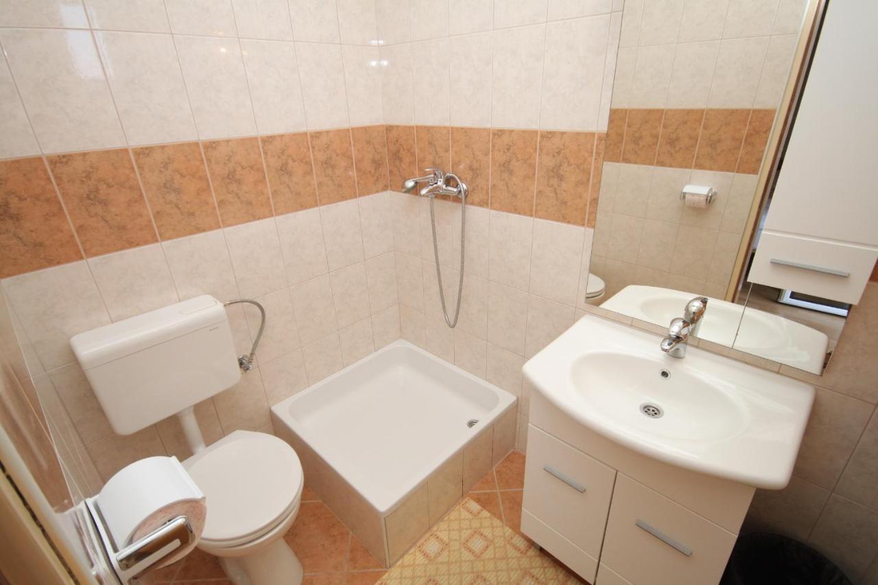 Apartments And Rooms With Parking Space Brela, Makarska - 6895 Εξωτερικό φωτογραφία